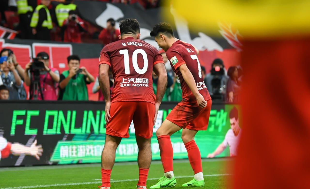 爱游戏官方网站-赛地聚焦——中超窗口期热度飙升，葡萄牙体育状态回暖，媒体盛赞，阵容厚度经受考验(葡萄牙体育里斯本竞技)